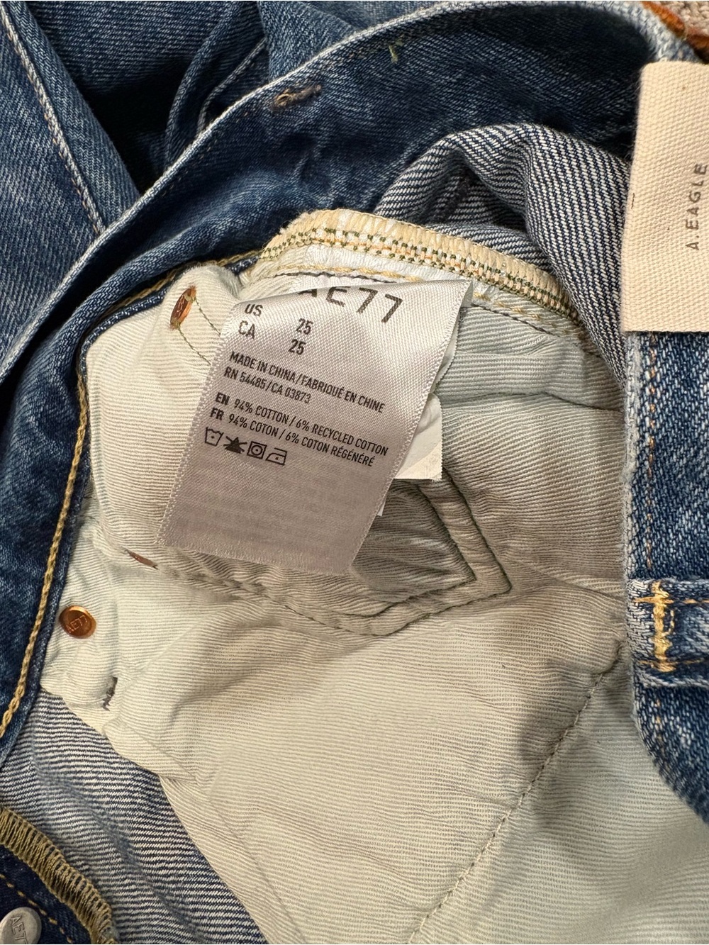 AE77 American Eagle The Western Jean NWT size 25 - Picture 5 of 5
